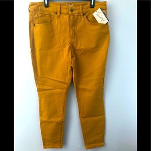 Women’s New UNIVERSAL THREAD yellow stretch jeans